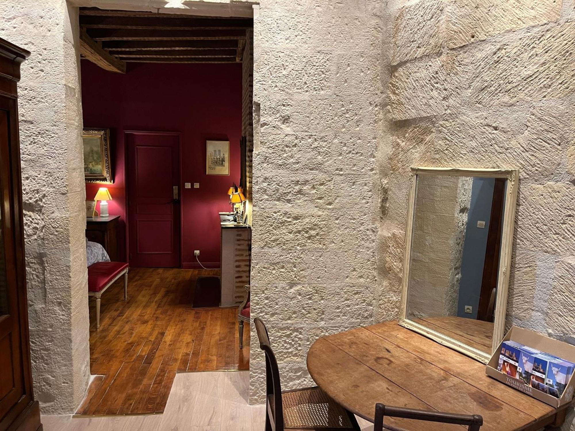 Apartmán Le Refuge Des Cordeliers Laon Pokoj fotografie
